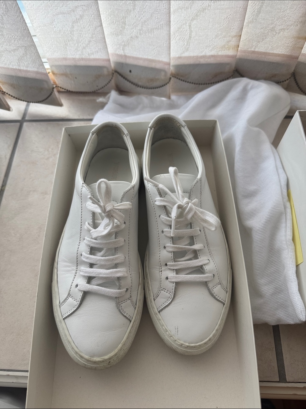 Common Projects womens White original Achilles low Leather Sneakers